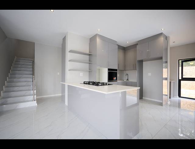 4 BEDROOM HOUSE FOR SALE IN BLUE HILLS